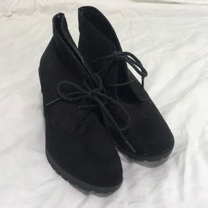 Black Wedges